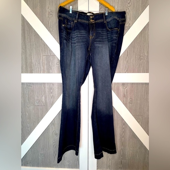 torrid Denim - B8.4 Like New Torrid Flare Jean - Vintage Stretch Dark Wash Denim Jeans 18T